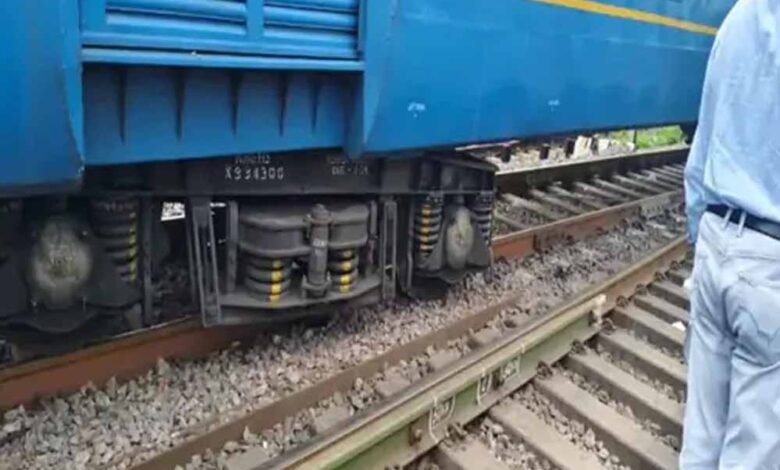 रायपुर:-उरकुरा-आरएसडी-लाइन-पर-मालगाड़ी-पटरी-से-उतरी,-रेलवे-अधिकारियों-ने-संभाला-मोर्चा