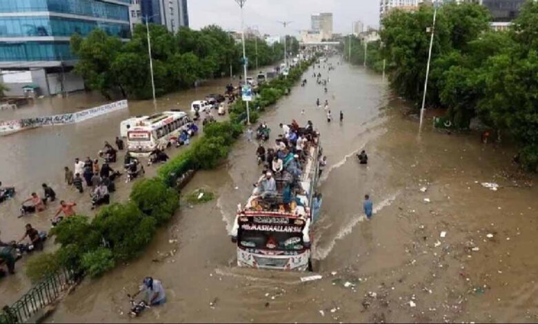 पाकिस्तान:-खैबर-पख्तूनख्वा-में-बारिश-से-भारी-तबाही,-406-मौतें-दर्ज