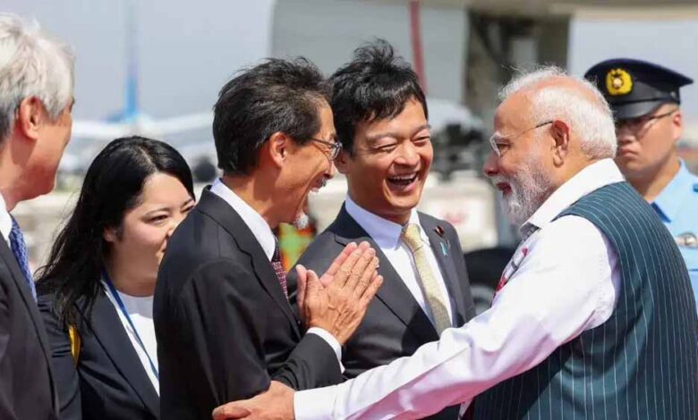 जापान-में-गायत्री-मंत्र-और-भजन-के-बीच-पीएम-मोदी-का-भव्य-स्वागत,-वीडियो-वायरल