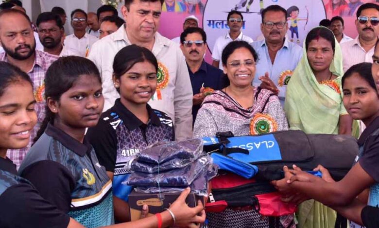 रायपुर-:-विधायक-सुश्री-उसेंडी-ने-25वीं-राज्य-स्तरीय-शालेय-क्रीड़ा-प्रतियोगिता-का-किया-शुभारंभ