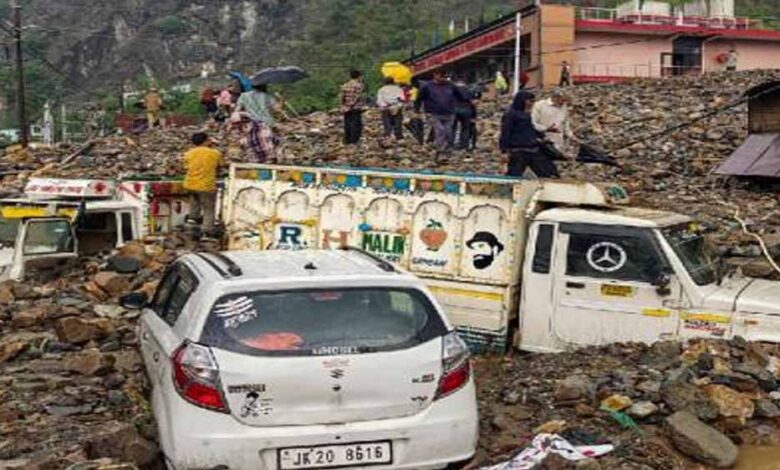 जम्मू-कश्मीर-के-रियासी-में-भूस्खलन:-7-शव-बरामद,-कई-लोगों-के-दबे-होने-की-आशंका