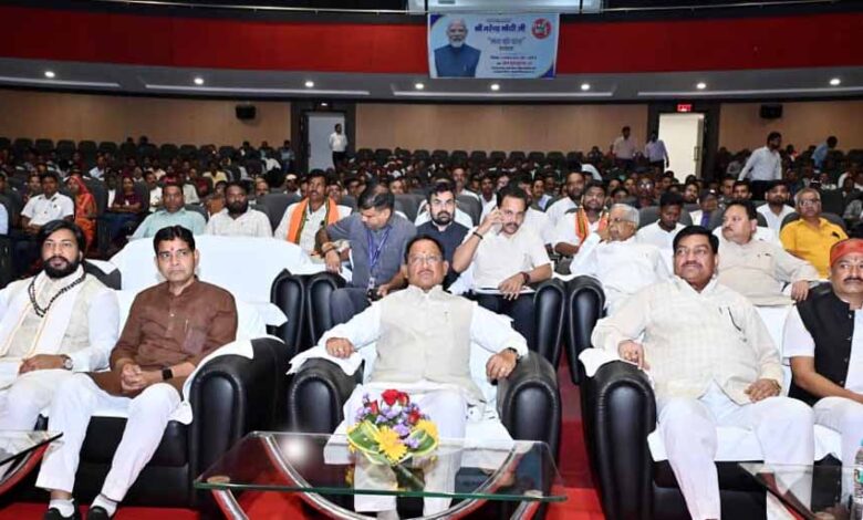 ‘मन-की-बात’-की-125वीं-कड़ी-का-मुख्यमंत्री-विष्णु-देव-साय-सहित-मंत्रियों-और-नागरिकों-ने-किया-श्रवण