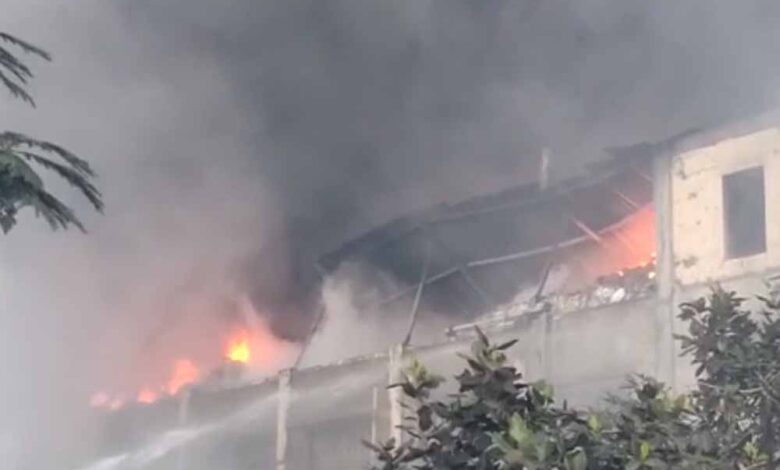 सूरत-की-कपड़ा-मिल-में-धमाका,-भीषण-आग-से-2-मजदूरों-की-मौत,-22-घायल