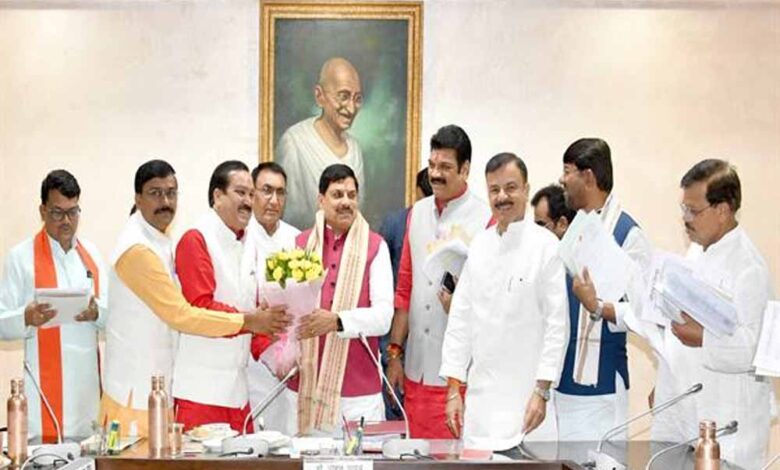 मुख्यमंत्री-डॉ.-यादव-द्वारा-विक्रमादित्य-वैदिक-घड़ी-स्थापित-करने-पर-कैबिनेट-के-सदस्यों-ने-माना-आभार