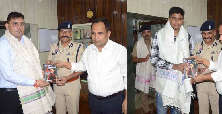 रेस्क्यू-ऑपरेशन-में-शामिल-जाबांज-युवाओं-को-कलेक्टर-एसएसपी-ने-किया-सम्मानित