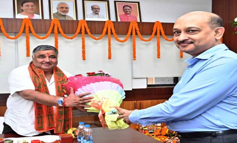 रायपुर-:-पर्यटन-एवं-संस्कृति-मंत्री-राजेश-अग्रवाल-ने-मंत्रालय-में-कामकाज-संभाला