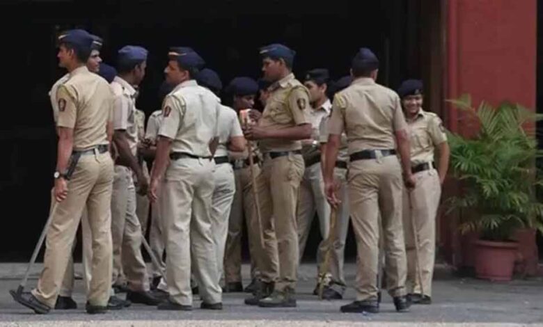 मुंबई-में-सुरक्षा-अलर्ट:-लश्कर-ए-जिहादी-की-34-बम-धमकियों-के-बाद-शहर-में-हाई-अलर्ट