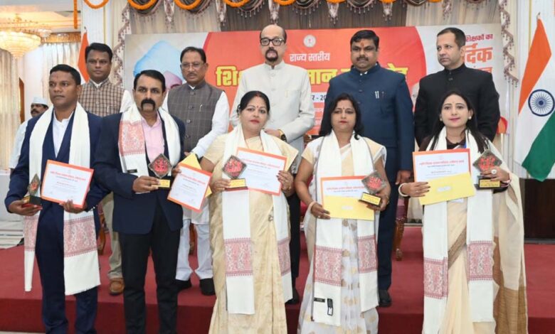 राजभवन-में-राज्य-स्तरीय-शिक्षक-सम्मान-समारोह-आयोजित,-मुख्यमंत्री-साय-और-राज्यपाल-हुए-शामिल