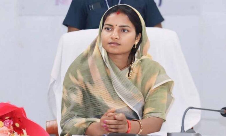 मंत्री-लक्ष्मी-राजवाड़े-और-परिवार-को-सरेआम-मिली-जान-से-मारने-की-धमकी