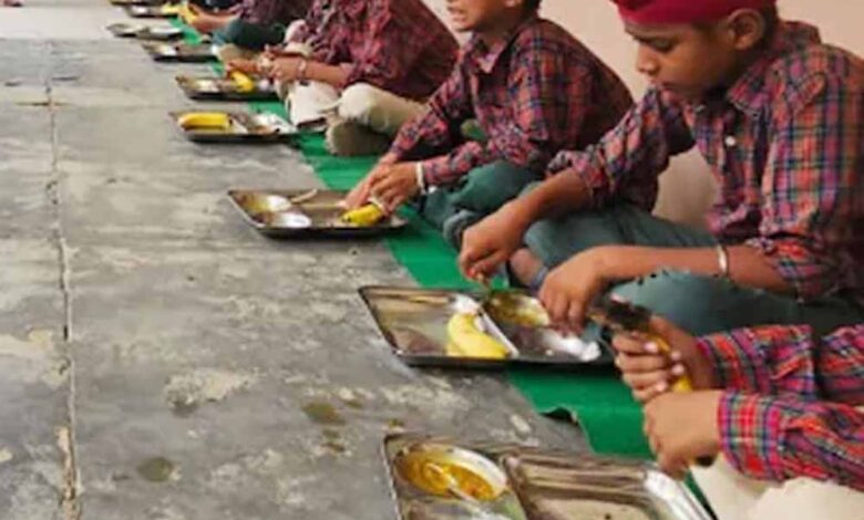 स्कूल-की-कैंटीन-में-कीड़े,-बच्चों-की-सुरक्षा-पर-सवाल-–-प्रिंसिपल-को-मिला-नोटिस