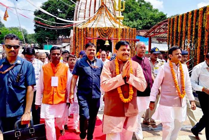 मुख्यमंत्री-डॉ.-यादव-ने-देवतालाब-शिव-मंदिर-में-भगवान-शिव-की-पूजा-अर्चना-और-रुद्राभिषेक-किया