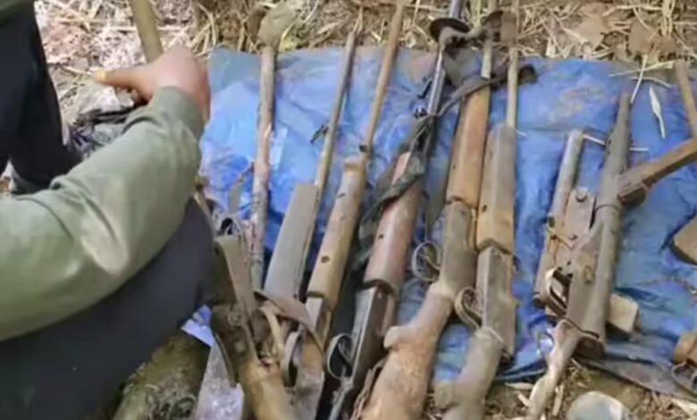 बालाघाट-में-नक्सल-विरोधी-अभियान-को-बड़ी-सफलता,-जंगल-से-₹11.57-लाख-नकद-और-हथियार-बरामद