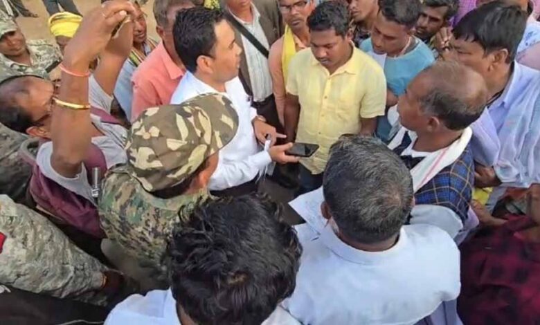 किसानों-ने-धान-खरीदी-केंद्र-प्रभारियों-की-मनमानी-के-खिलाफ-निकली-रैली,-तहसीलदार-को-सौंपा-ज्ञापन