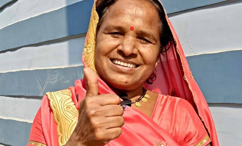 महतारी-वंदन-योजना-:-बृजबाई-कर-रही-है-घर-गृहस्थी-के-कार्यों-में-राशि-का-उपयोग