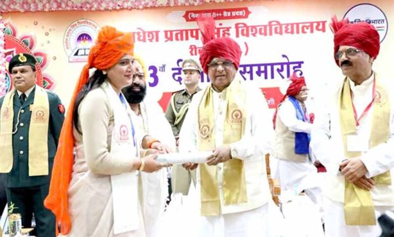 युवाओं-पर-देश-को-विश्वगुरू-बनाने-की-महती-जिम्मेदारी:-राज्यपाल-मंगुभाई-पटेल