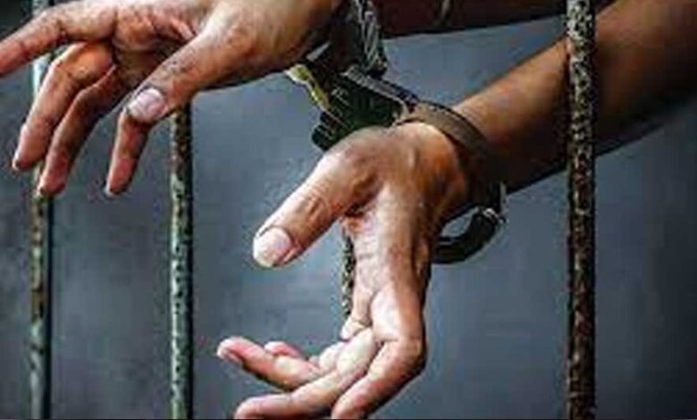 ias-संतोष-वर्मा-फर्जी-प्रमोशन-कांड:-आदेश-तैयार-करने-वाली-कोर्ट-टाइपिस्ट-गिरफ्तार