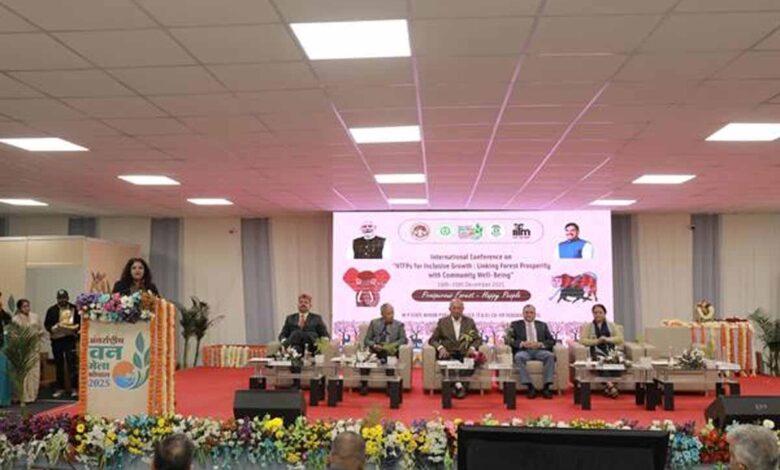 गाडरवाड़ा-की-सबई-रस्सी-एवं-दोना-पत्तल-बनाने-की-विधि-मेले-में-आकर्षण-का-केन्द्र-रही