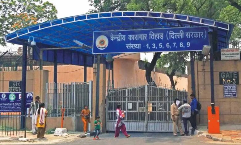 तिहाड़-जेल-में-बड़ा-बदलाव!-अब-खूंखार-कैदियों-को-मिलेगा-मोबाइल-फोन,-जानिए-क्यों-लिया-गया-ये-फैसला