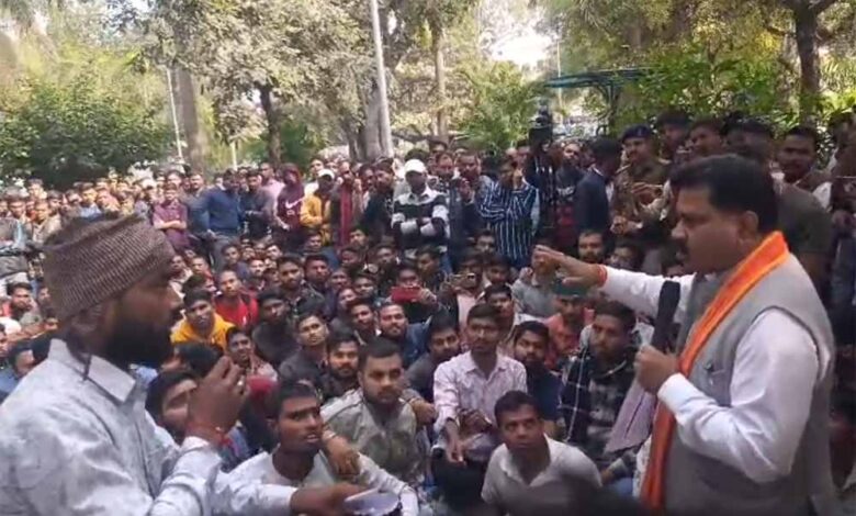 पुलिस-आरक्षक-भर्ती-पर-गृह-मंत्री-विजय-शर्मा-की-अभ्यर्थियों-से-सीधी-बातचीत,-गलती-मिलने-पर-कार्रवाई-का-आश्वासन