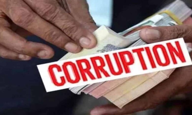 सीएम-हेल्पलाइन-बंद-कराने-के-नाम-पर-घूसखोरी,-10-हजार-लेते-रंगेहाथ-छिंदवाड़ा-बीएसी-गिरफ्तार