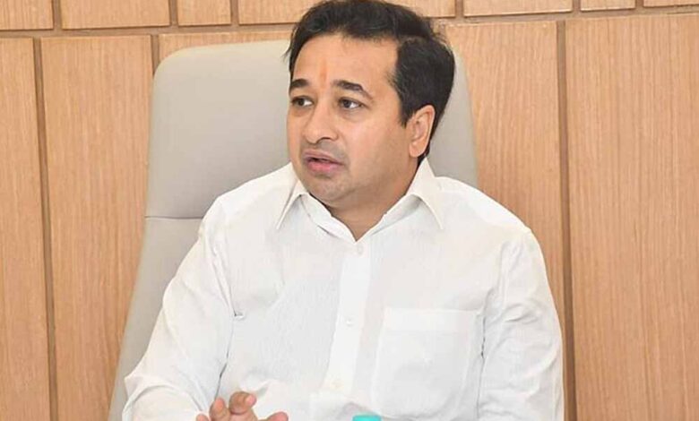 महाराष्ट्र-की-सियासत-में-हलचल:-कोर्ट-में-पेश-न-होने-पर-कैबिनेट-मंत्री-नितेश-राणे-के-खिलाफ-गैर-जमानती-वारंट