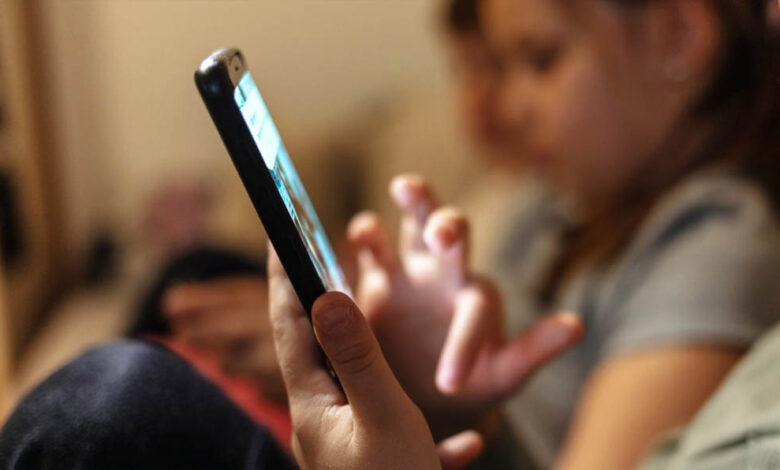 ऑस्ट्रेलिया-मॉडल-की-तर्ज-पर-भारत-में-भी-बच्चों-के-लिए-सोशल-मीडिया-बैन-हो:-मद्रास-हाई-कोर्ट-का-केंद्र-को-सुझाव