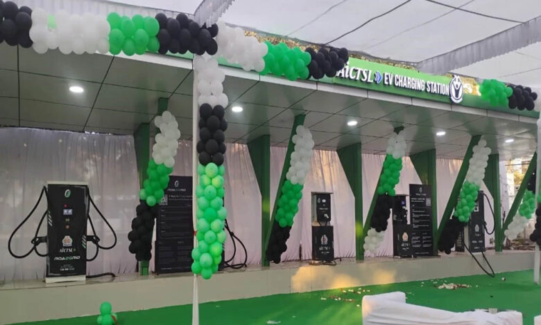 इंदौर-में-शुरू-हुआ-पहला-सुपर-ईवी-चार्जिंग-स्टेशन,-45-मिनट-में-पूरी-होगी-कार-की-बैटरी