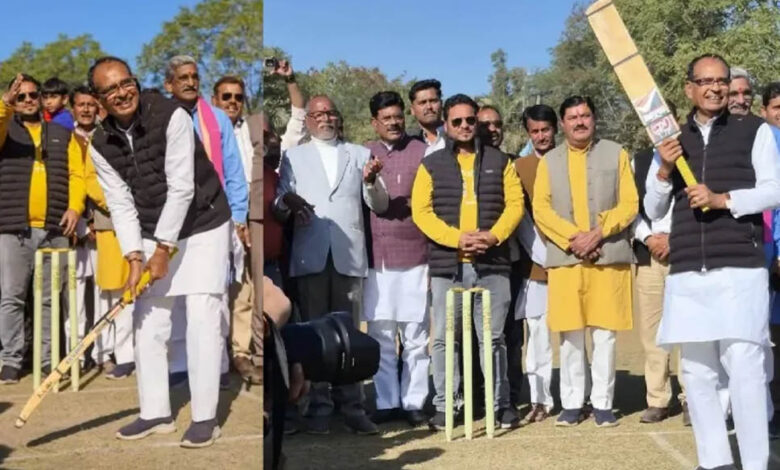 केंद्रीय-मंत्री-शिवराज-सिंह-चौहान-ने-थामा-बल्ला,-लगाए-चौके-छक्के—देखें-वायरल-वीडियो