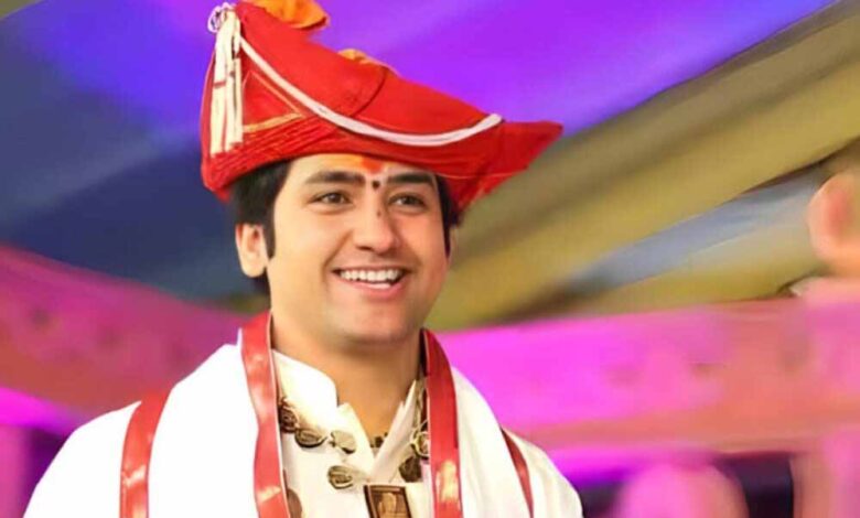 धीरेंद्र-शास्त्री-का-बड़ा-बयान,-कहा-–-“आई-लव-मोहम्मद-से-कोई-तकलीफ-नहीं,-तो-‘आई-लव-महादेव’-से-भी-नहीं-होनी-चाहिए”