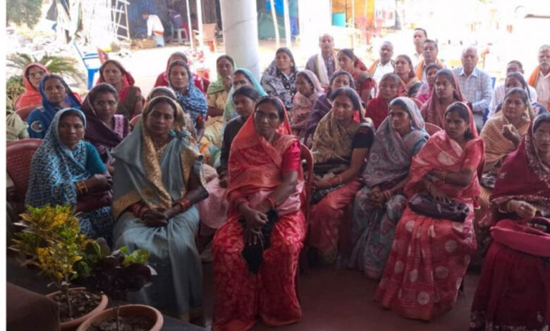 धमतरी-:-धान-से-आगे-सोच-:-मखाना-खेती-से-बदलेगी-धमतरी-की-ग्रामीण-महिलाओं-की-आर्थिक-तस्वीर