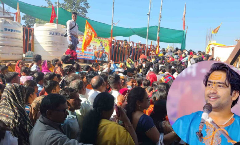 बागेश्वर-धाम-में-नए-साल-का-रेला,-भक्तों-की-भीड़-और-धीरेंद्र-शास्त्री-का-संदेश