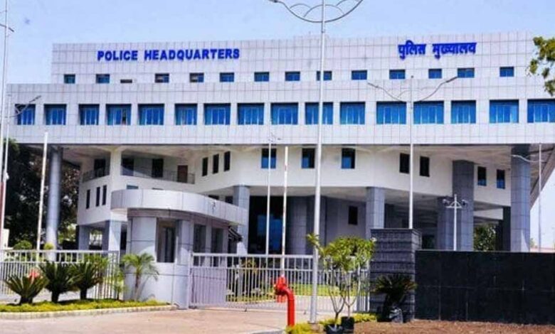 पुलिस-मुख्यालय-परिवार-द्वारा-चार-सेवानिवृत्‍त-कर्मचारियों-को-भावभीनी-विदाई