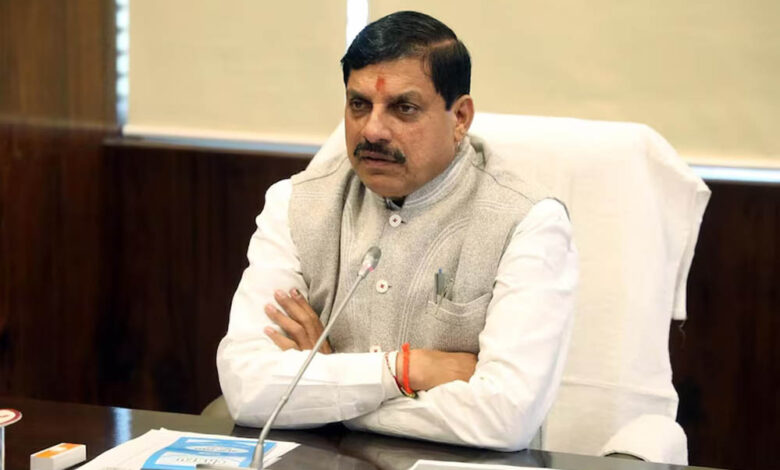 cm-मोहन-यादव-का-बड़ा-एक्शन:-इंदौर-निगम-कमिश्नर-को-नोटिस,-लापरवाह-इंजीनियर-बर्खास्त