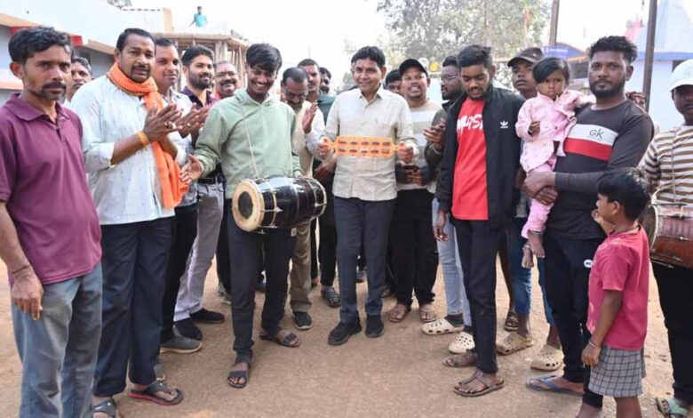 छत्तीसगढ़-में-मनाया-जा-रहा-छेरछेरा-तिहार-पर्व,-सामाजिक-समरसता-और-लोक-संस्कृति-का-है-उत्सव