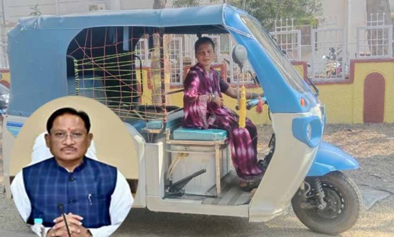 छत्तीसगढ़-में-दीदी-ई-रिक्शा-योजना-बानी-वरदान,-स्वरोजगार-से-संवारी-सुषमा-की-जिंदगी