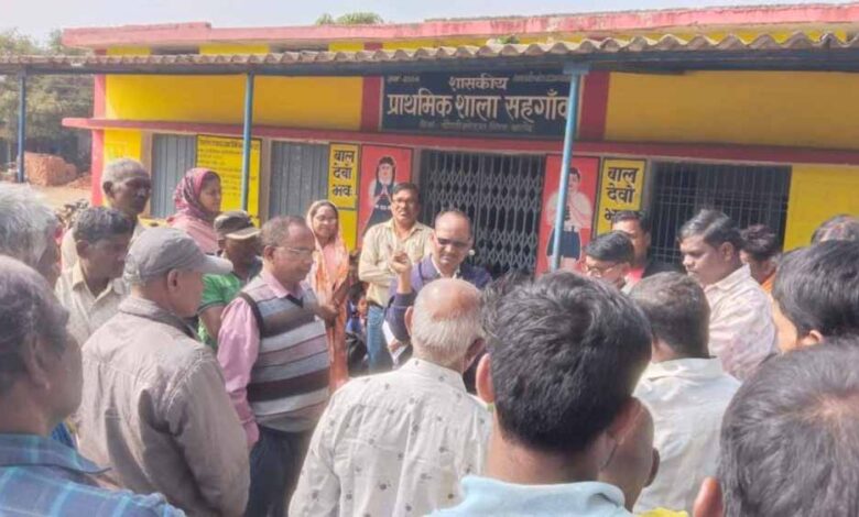 प्राथमिक-शाला-में-शिक्षकों-की-भारी-कमी,-नाराज़-पालकों-ने-स्कूल-में-जड़ा-ताला