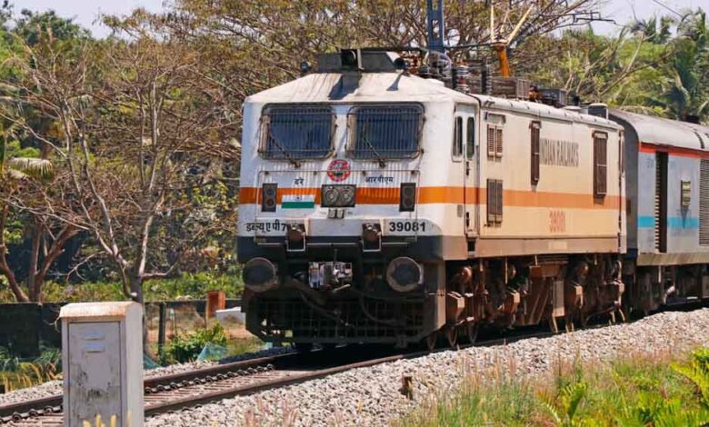 माघ-मेला-2026:-प्रयाग-स्टेशन-पर-कुछ-ट्रेनों-का-अस्थायी-ठहराव,-रतलाम-सेक्शन-की-ट्रेनें-भी-रुकेंगी