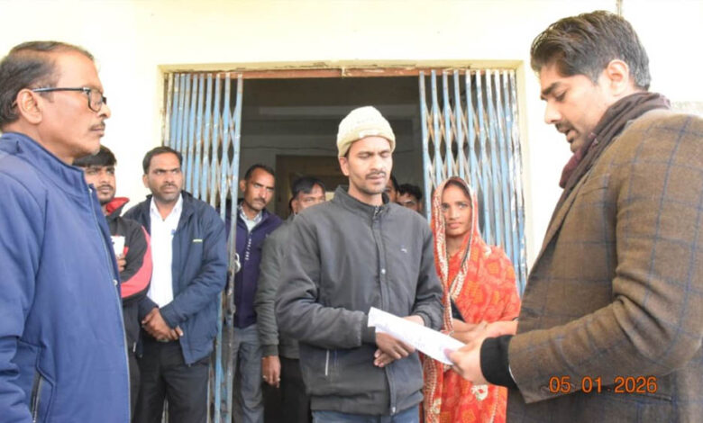 तहसील-न्यायालय-में-अनियमितता-पर-कलेक्टर-का-कड़ा-एक्शन,-तहसीलदार-अटैच,-कोर्ट-रीडर-निलंबित