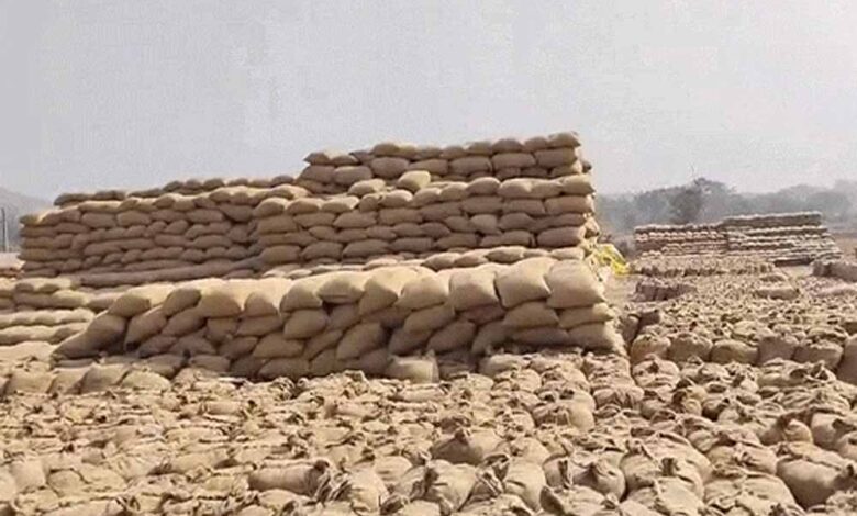 जशपुर-के-खरीदी-केंद्र-से-7-करोड़-की-20,586-क्विंटल-धान-गायब,-फड़-प्रभारी-अरेस्ट