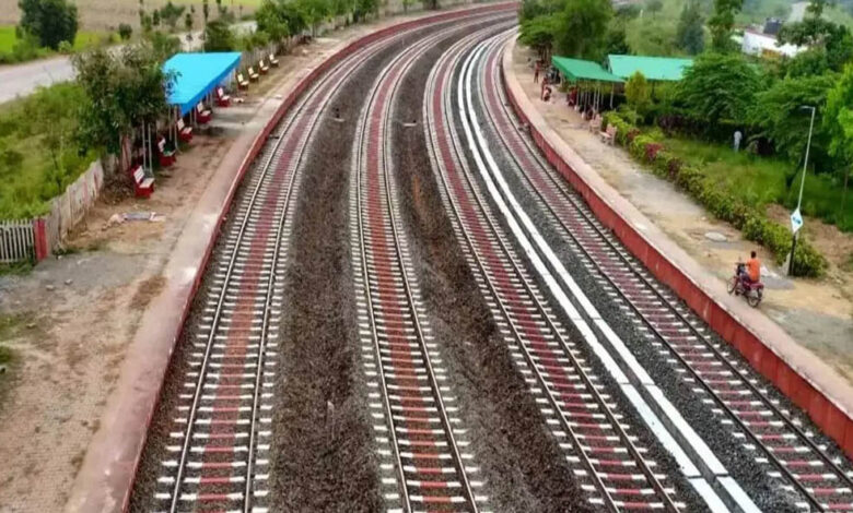 mp:-इंदौर-बुधनी-नई-रेल-लाइन-के-लिए-277-पेड़-कटेंगे,-प्रशासन-ने-मंजूरी-दी-शर्तों-के-साथ