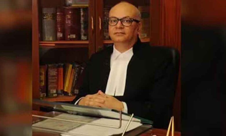 रिटायरमेंट-के-दिन-हाईकोर्ट-जज-का-कड़ा-संदेश—-‘जब-बोलना-कर्तव्य-हो,-तब-चुप-रहना-भी-अपराध’