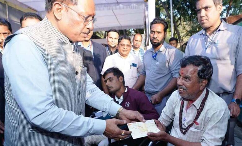 संवेदनशील-शासन-की-मिसाल:-जनदर्शन-में-मुख्यमंत्री-साय-ने-मौके-पर-सुलझाईं-समस्याएँ