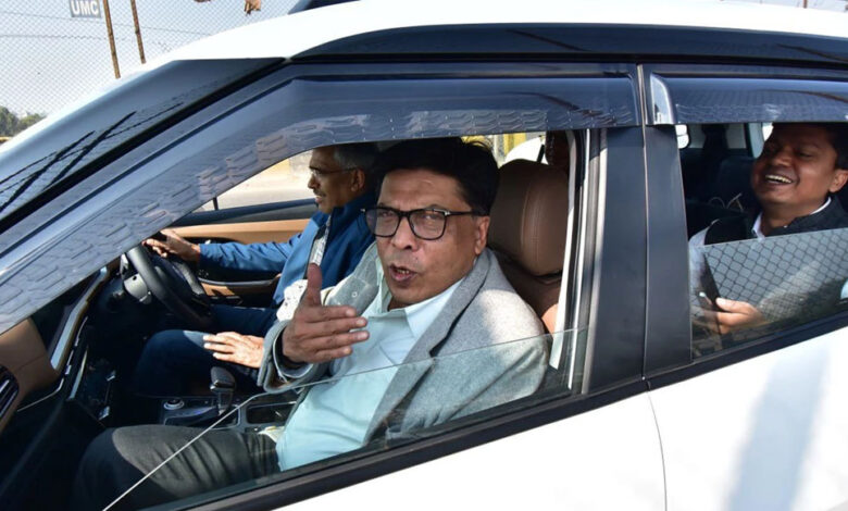 सिंहस्थ-की-तैयारियों-में-प्रशासन-की-गंभीरता:-अपर-मुख्य-सचिव-दुबे-ने-स्वयं-वाहन-चलाकर-निरीक्षण-किया