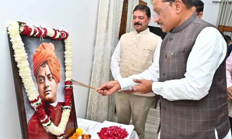 स्वामी-विवेकानंद-जयंती-पर-मुख्यमंत्री-साय-ने-किया-नमन,-युवाओं-से-राष्ट्र-निर्माण-में-आगे-आने-का-आह्वान