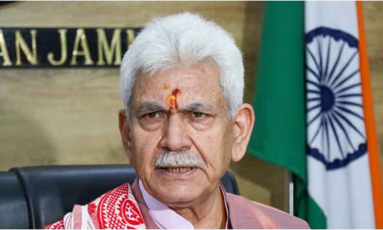 जम्मू-कश्मीर-में-बड़ा-एक्शन:-आतंकियों-से-संबंध-रखने-पर-5-सरकारी-कर्मचारी-बर्खास्त