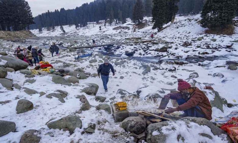 क्या-है-‘चिल्लई-कलां’?-कश्मीर-में-कड़ाके-की-ठंड-का-कहर,-शून्य-से-नीचे-पहुंचा-पारा,-जमी-डल-झील