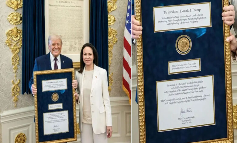 मचाडो-ने-ट्रंप-को-वेनेजुएला-संकट-के-बीच-भेंट-किया-अपना-नोबेल-पुरस्कार,-व्हाइट-हाउस-में-हुई-मुलाकात