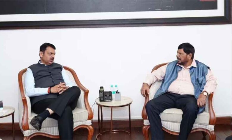 bmc-चुनाव-नतीजों-से-पहले-सीएम-फडणवीस-से-मिले-रामदास-आठवले,-जीत-की-दी-अग्रिम-बधाई