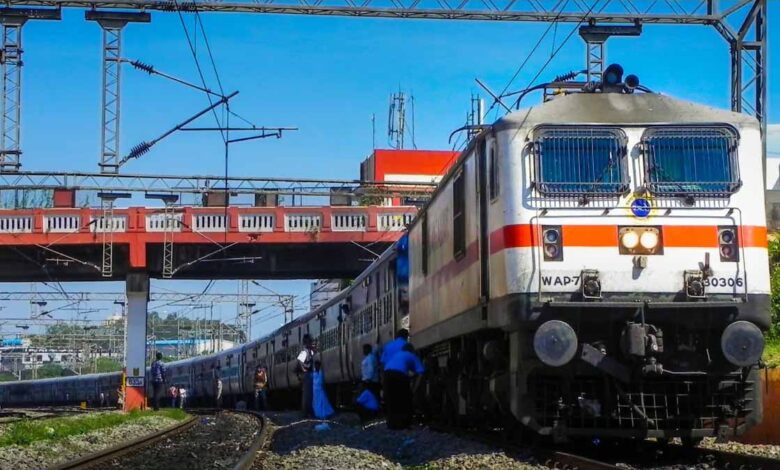 माघ-मेला-2026:-प्रयागराज-स्टेशन-में-12-ट्रेनों-को-मिला-स्टॉपेज,-देखें-पूरी-लिस्ट