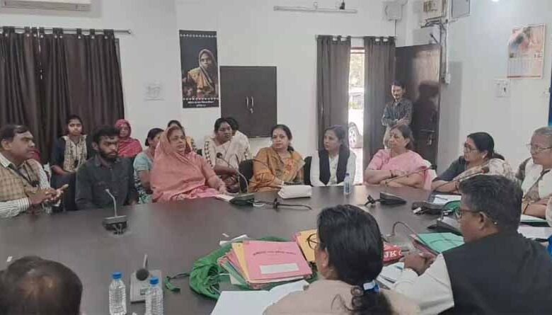 राज्य-महिला-आयोग-की-जनसुनवाई-में-उत्पीड़न-के-35-प्रकरण-आए,-पति-पत्नी-का-विवाद-सुलझाया